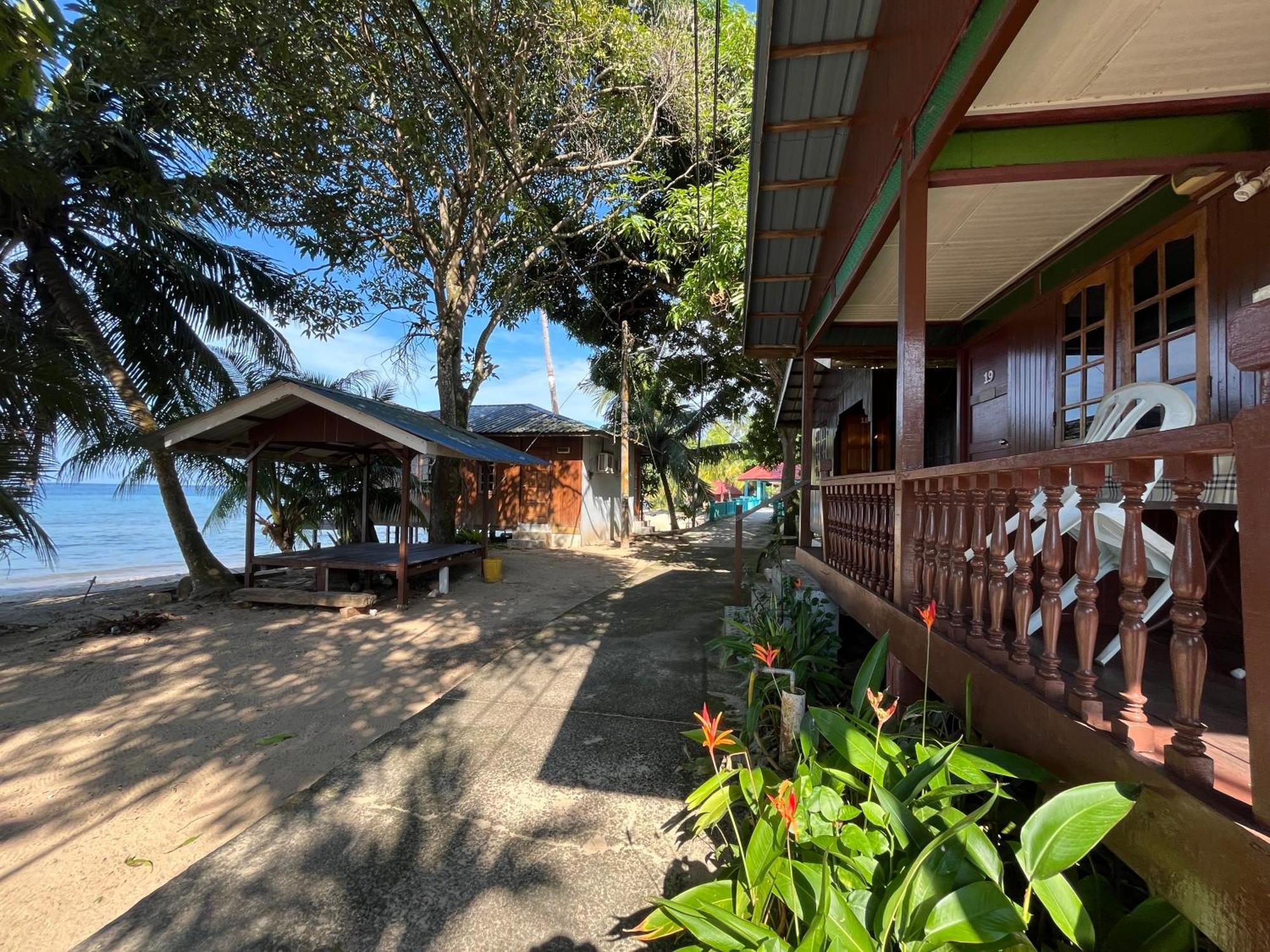 Sri Sentosa Chalet Kampong Mukut Buitenkant foto